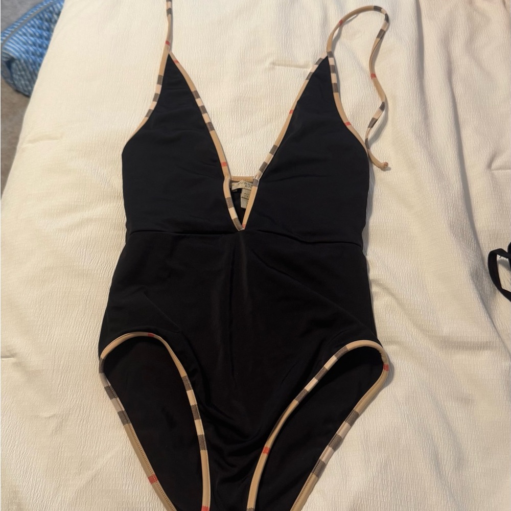 SELLING FOR CHEAPER ON DEPOP BC FEES (depop- ansleygriffinn)